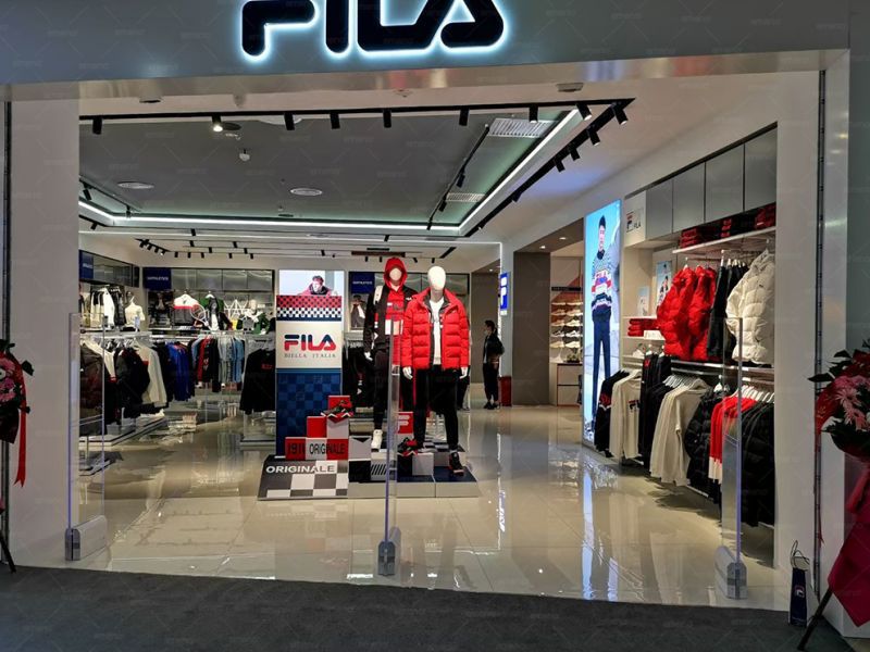 Lo store del marchio di abbigliamento FILA installa l'antifurto sonoro e magnetico AM9800