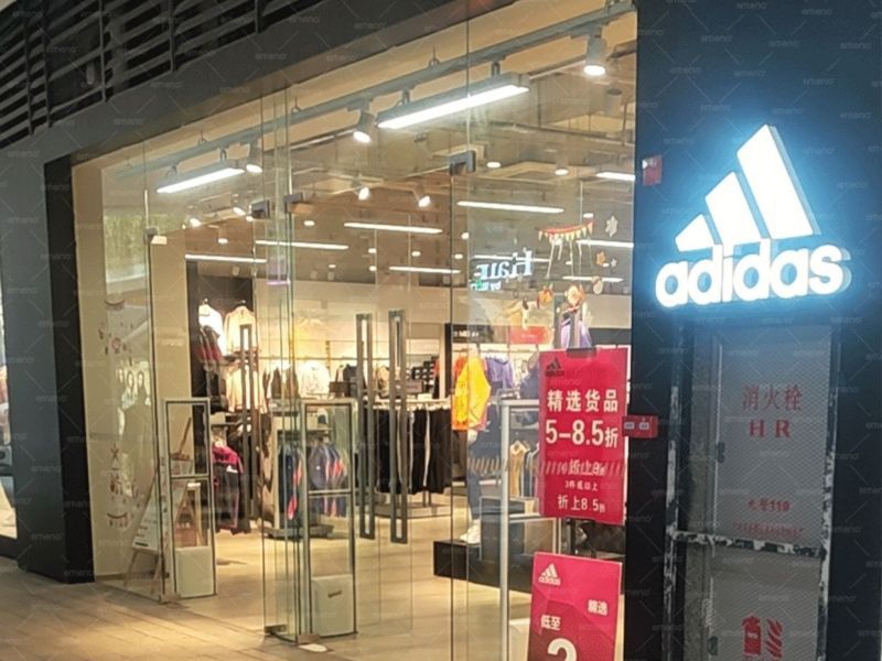 Il negozio del marchio Adidas ha installato il dispositivo antifurto del negozio di abbigliamento Cubic Beauty AM6208