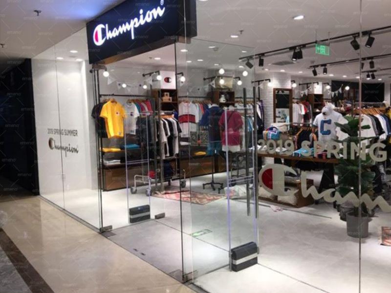 Antifurto per abbigliamento AM9800 installato presso Champion Clothing Store